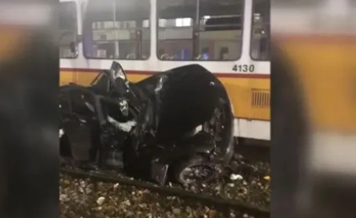Тежка катастрофа между трамвай 20 и кола в София
